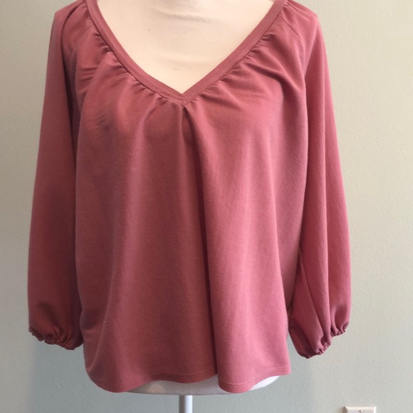 BOBEAU Extra large, V-neck pull over blouse, puffy sleeves. - Picture 1 of 7